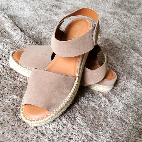 Shoes - Sandals